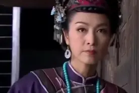 穿着开裆裤的通房丫鬟，在旁边守候什么？视频封面