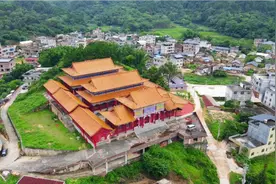 广西灵山6000多万造黄氏大宗祠，四周金碧辉煌，两广黄氏第一大姓视频封面