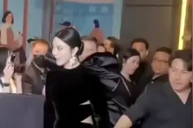 范冰冰新加坡电影节一身黑色长裙，气场全开她很受欢迎视频封面