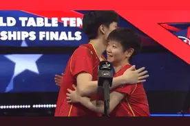 当王楚钦喊孙颖莎全名，莎莎当场犀利反击，大头学乖，亲切喊莎莎视频封面