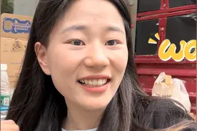 在大学摆摊卖烤红薯，一天究竟挣了多少钱？结果竟超出预料的一倍视频封面