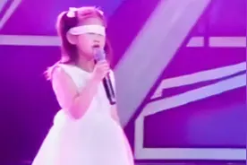 可怜的天生眼盲的小姑娘演唱《天之大》全场观众都感动的泪流满面视频封面