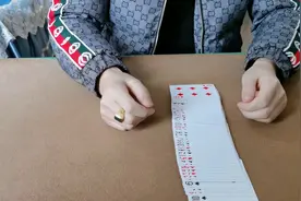 民间魔术达人揭秘扑克斗牛技巧！五张牌牛牛纯手法魔术分享生活