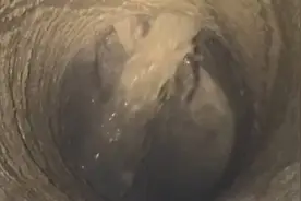 一个不小心打井打到地下河了……