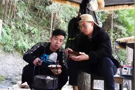 这个野生板栗晾晒几天 剥出来煮糯米饭   味道绝绝子视频封面