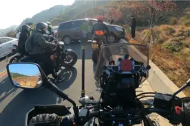 还是摩友比较热情，下来帮忙抬车的全是我们摩友视频封面