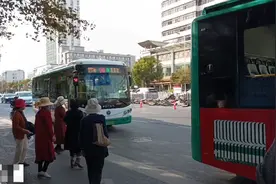 昆明公交一车人都是爱心卡，这声音听得耳朵都起老茧了。视频封面