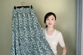 度假风绿色碎花半裙，盛夏清凉感穿搭，减龄又百搭