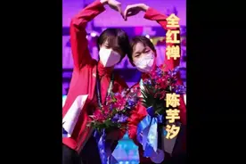 全红婵和陈芋汐双人跳水动作神同步，网友 -侧面看完全是一个人！视频封面