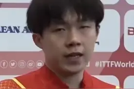 国乒 以前怎么没发现王楚钦这么欠啊，偷笑孙颖莎够不到话筒