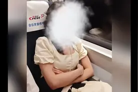 漂亮小姐姐坐高铁被性骚扰，男子挺身而出保护小姐姐！点赞👍