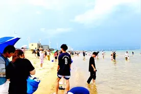 布鲁维斯号在威海荣成是巴拿马籍空载散货船，英文名：BLUE WAYS