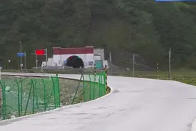 摩旅墨脱县，2013年才通公路，中国最迟通公路的县城。视频封面