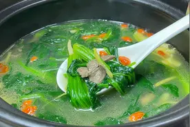 天冷了要常喝菠菜猪肝汤，大厨教你正确做法，猪肝鲜香滑嫩味鲜美