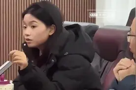 千万别让大学生当村官，不信你看这个24岁的女村长，简直太棒了！视频封面