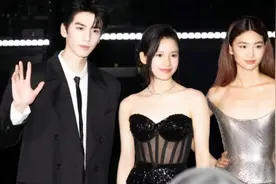 张凌赫张婧仪同框出席活动，男帅女美如同豪门兄妹视频封面