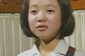 女孩上学被叫家长 不料老师看到对方后惊呆了视频封面