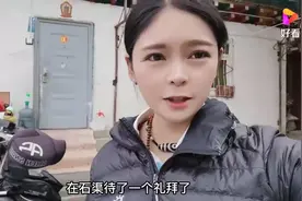 女骑士路口摔车，妹子不帮忙还无情取笑，撞车和摔车你会怎么选视频封面