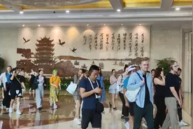 武汉4A免费景点地铁直达，小朋友免费体验地铁驾驶员视频封面