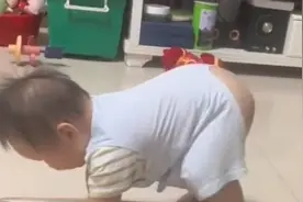 宝宝探索世界，爬行探索快乐！👶🏻💪🏻和小戏精视频封面