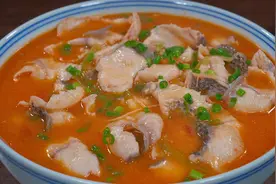 番茄鱼这样做，鱼片滑嫩如豆腐，汤汁浓郁超下饭，全家人都爱吃
