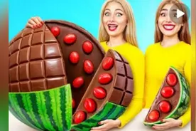 美食盲盒大比拼，大中小美食试吃挑战视频封面