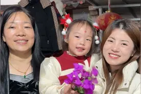 舅舅结婚萌娃当花童，宝妈给买2身喜庆衣服，萌娃穿上后太美了！视频封面