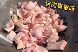 今天老孟用血脖肉炖酸菜粉儿，干满满一大锅，六个人吃连汤都没剩