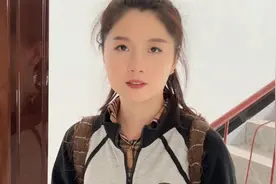 妞妞妈妈回来了，十年后终于见面啦，突然听到这个消息不知所措了视频封面