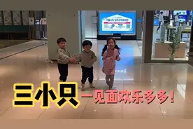 朋友请大猫妈妈吃饭，妈妈夸双胞胎，在韩国没见过这么漂亮的孩子视频封面
