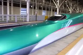 乘坐 日本新干线高铁列车，时速最高300km，跟中国高铁有什么区别视频封面