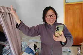 我承认小姐姐是我的女朋友，小姐姐开心极了，激动的唱了一首歌