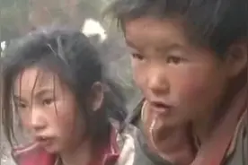 女孩独自照顾两妹妹，贫困山区留守儿童的真实生活揭秘视频封面