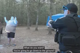 抓捕这仨哥们 成功把美国警察都给逗乐了视频封面