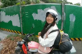 浙江小美女骑着迷你小摩托进藏，人也可爱车也可爱简直帅呆了视频封面