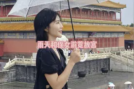 雨天带侄女游玩故宫攻略，想来北京旅游的供参考，雨天的故宫雄伟视频封面