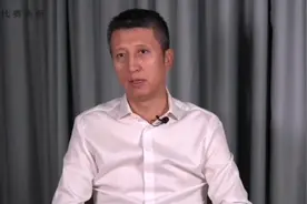 CBA争议一幕！徐杰冲张镇麟怒吼，被吹T后，徐杰挑衅辽宁现场球迷视频封面