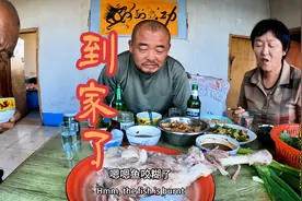 沙和尚回到内蒙古老家，吃水煮羊腿跟爸妈喝一个，太幸福啦视频封面