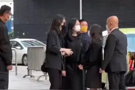 刘德华老婆朱丽倩，女儿刘向蕙，幸福一家人。视频封面