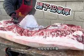 农村惊现超肥大胖猪，这爷们儿买个后腿就64斤，大部分人都拿不动