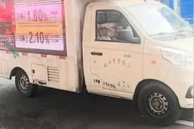 稀奇！苏州江苏银行为拉存款，竟像野鸡歌舞宣传流动车在路上跑。视频封面