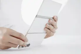 三折概念手机 Tecno Phantom Ultimate 2 已经发布视频封面