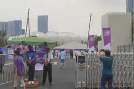 来杭州奥体中心打卡“大小莲花”，感受亚运盛会氛围