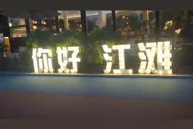 爱在深秋！秋天是一个让人感受不同的季节！秋菊正在绽放异彩！