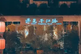 《赤伶》表达了戏子在国家危难时的爱国情怀和大无畏精神。