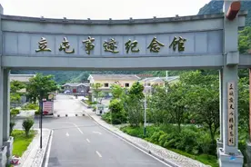 立屯人（宁愿苦干，不愿苦熬）背后的感人事迹视频封面