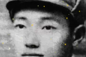 邱少云，他被中国人民志愿军总部授予一级英雄荣誉称号，特点功