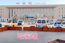 从新疆坐T270次列车到陕西，旅途遥远买的卧铺，火车上盒饭15一份