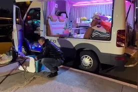 安徽小哥用专项客车改成房车自驾西藏…视频封面