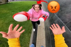 如果你遇到了一个疯狂的女孩？第一视角带你跑酷逃离追击！